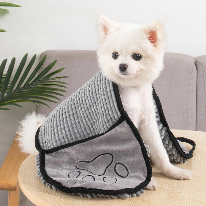 Super Absorbent Microfiber Pet Towel With Hand Pockets Quick Drying Machine Washable Pet Care Towel