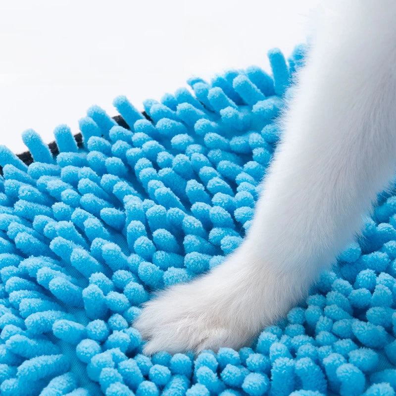 Super Absorbent Microfiber Pet Towel With Hand Pockets Quick Drying Machine Washable Pet Care Towel